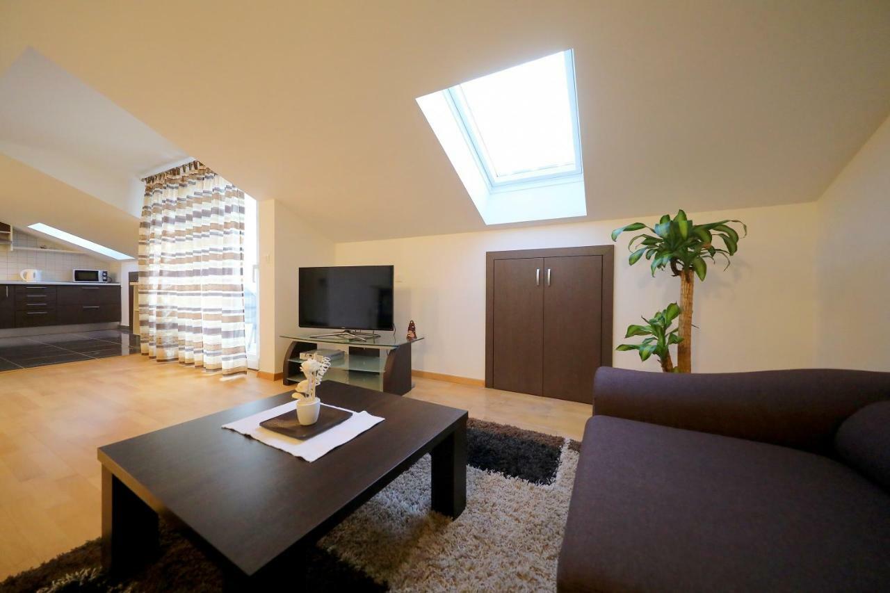 Luxury Villa Nada With Pool 돈제페트레케인 외부 사진