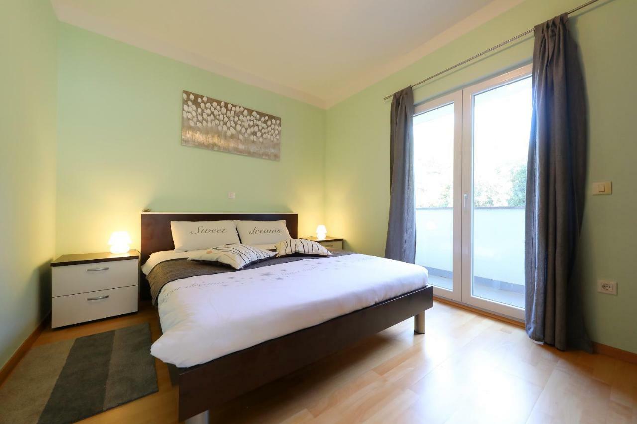 Luxury Villa Nada With Pool 돈제페트레케인 외부 사진