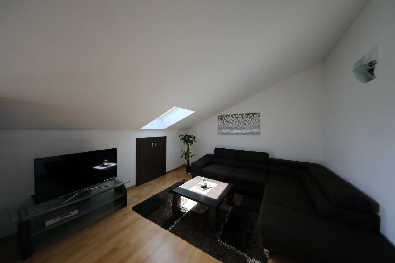 Luxury Villa Nada With Pool 돈제페트레케인 외부 사진