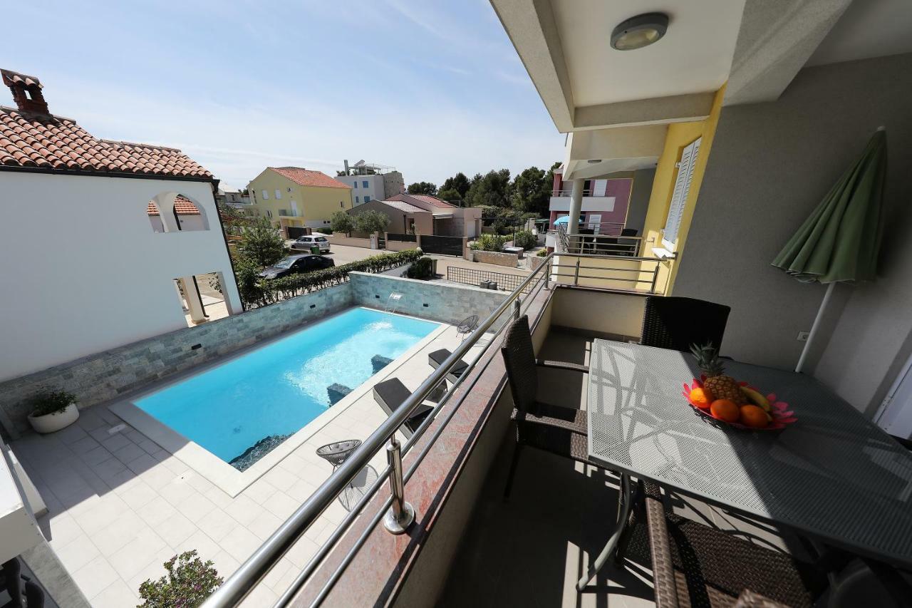 Luxury Villa Nada With Pool 돈제페트레케인 외부 사진