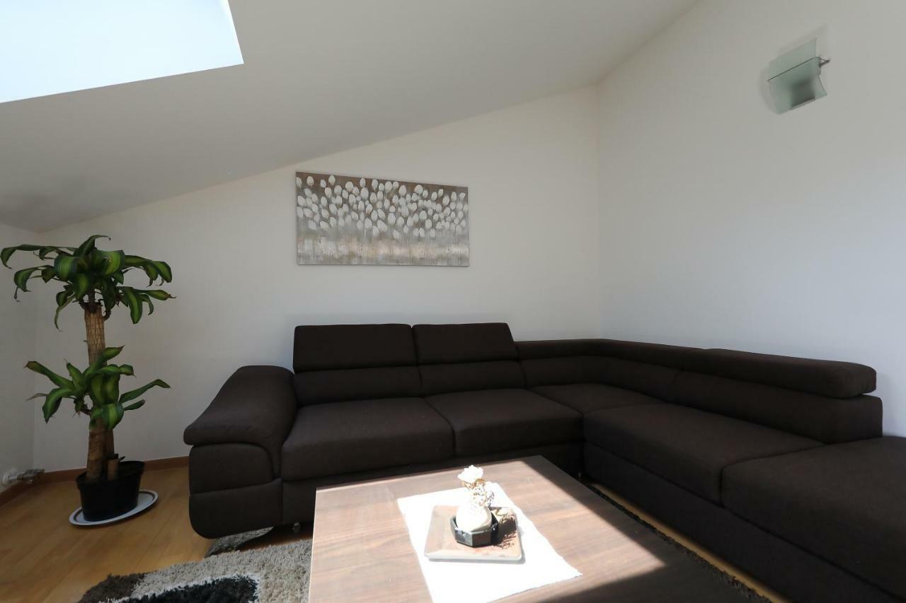 Luxury Villa Nada With Pool 돈제페트레케인 외부 사진