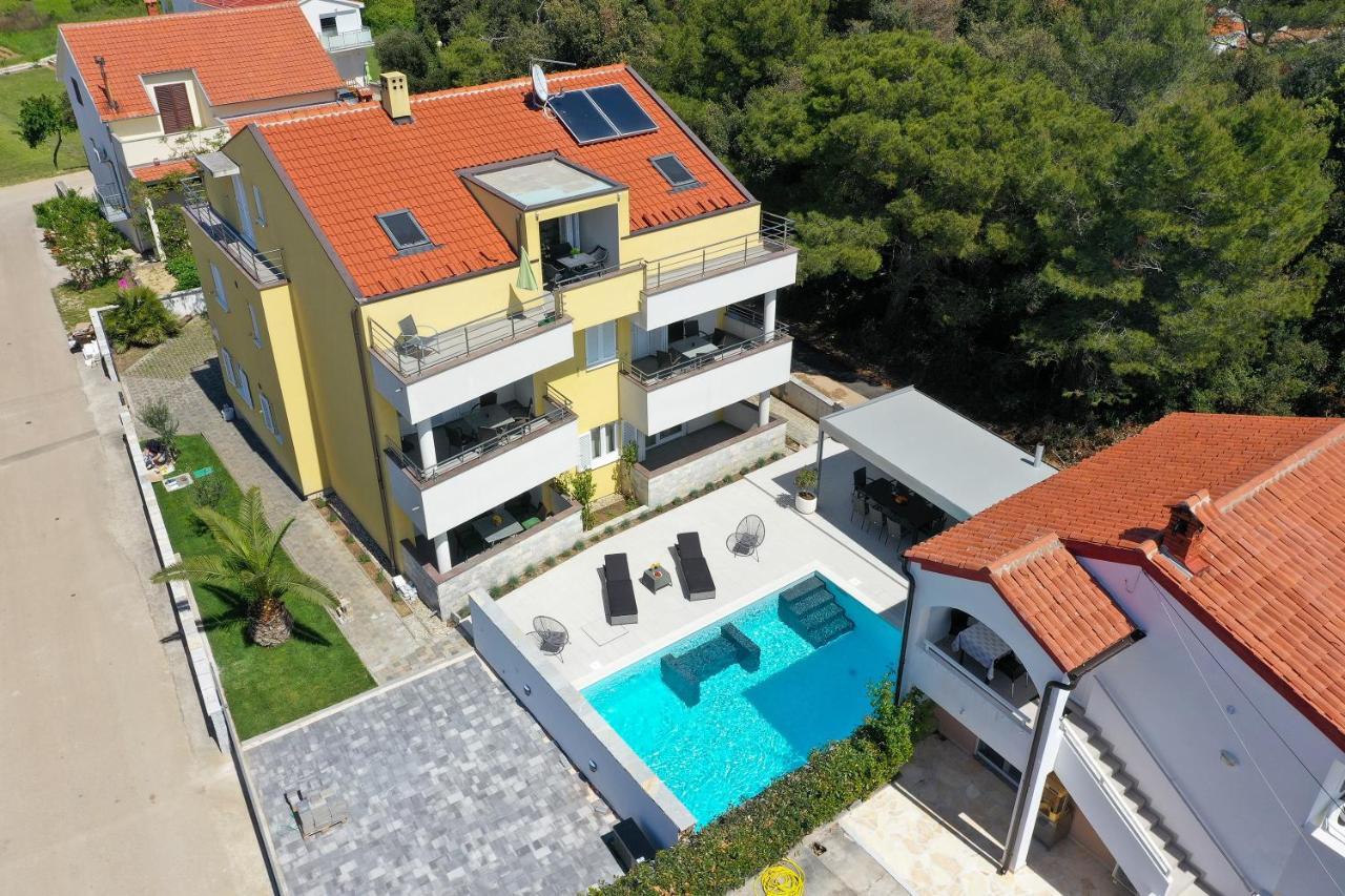 Luxury Villa Nada With Pool 돈제페트레케인 외부 사진