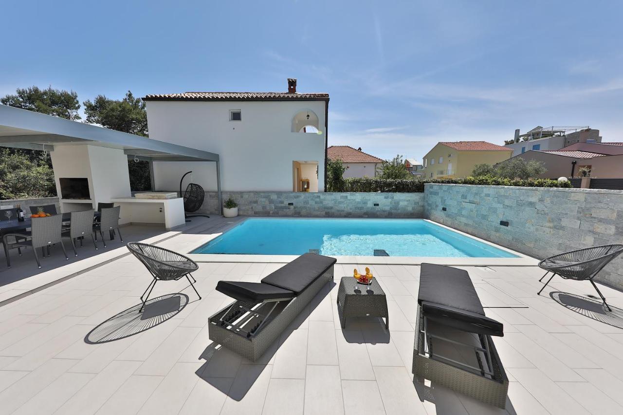 Luxury Villa Nada With Pool 돈제페트레케인 외부 사진