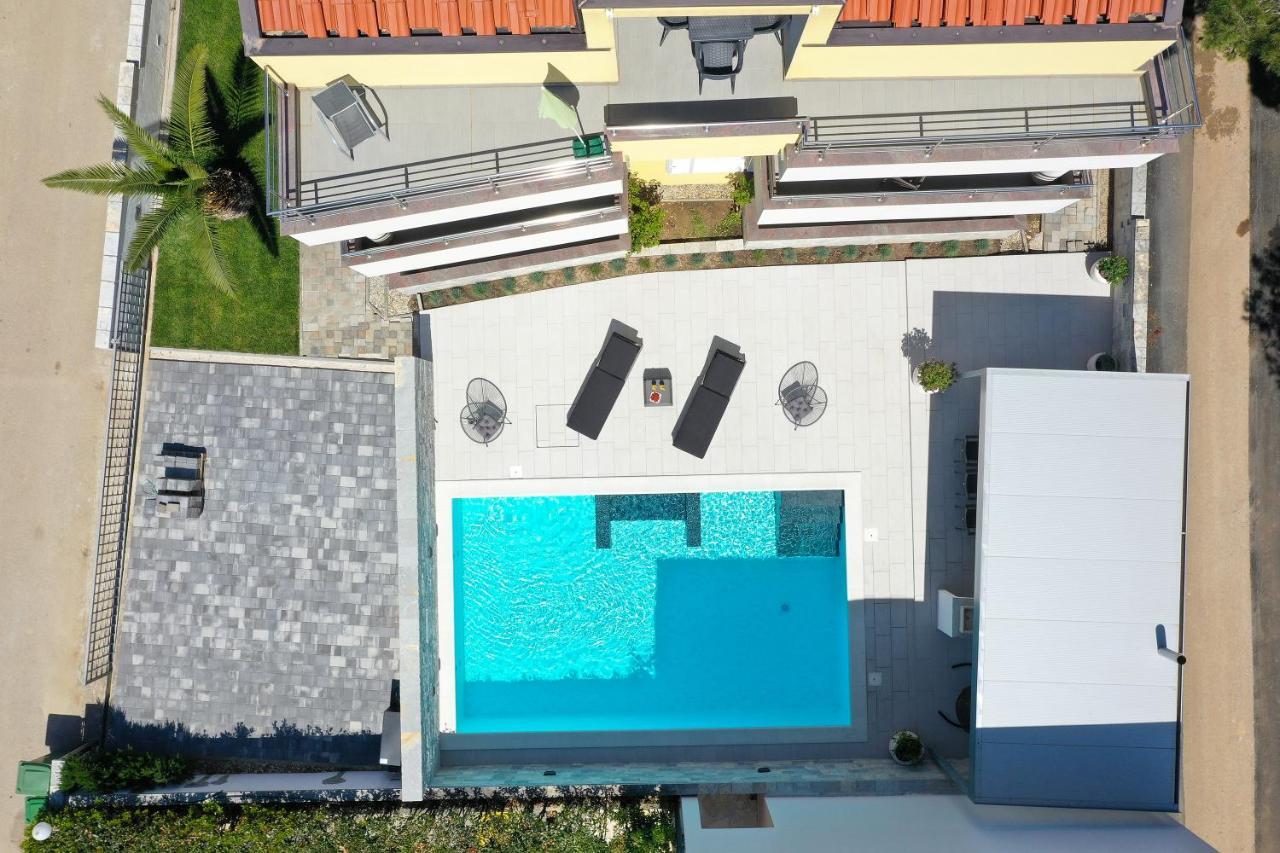 Luxury Villa Nada With Pool 돈제페트레케인 외부 사진