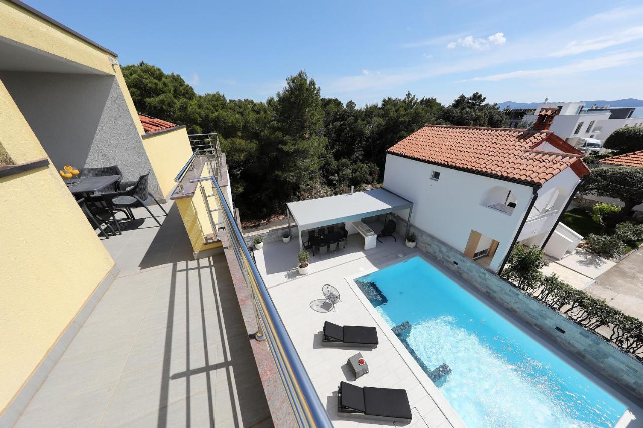 Luxury Villa Nada With Pool 돈제페트레케인 외부 사진
